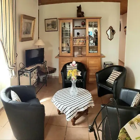 Maison Des Lys Apartment *